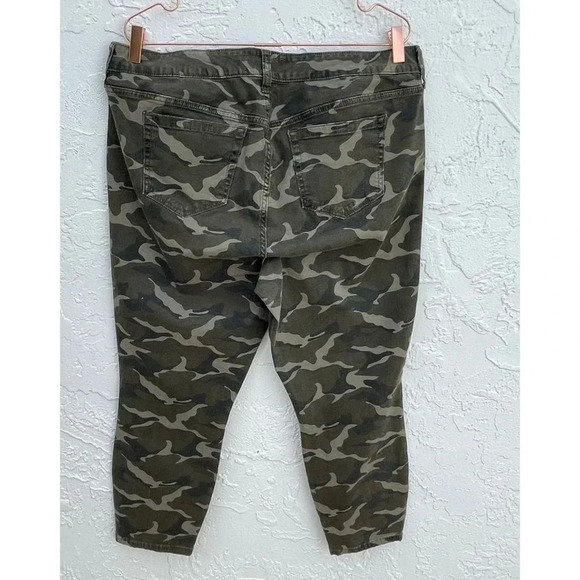 Torrid Womens Knee Length Stretch Skinny Crop Camouflage Pants Brown Sz L - Picture 2 of 13